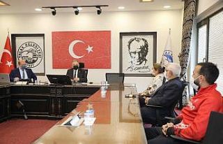 Öğretmen başkan öğretmenlerle buluştu