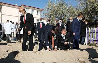 Öğretmen vali, okullarda öğretmenlerin gününü...
