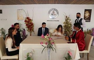 Öğretmenler, Öğretmenler Günü’nde evlendi
