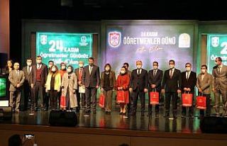 Öğretmenlere sürpriz doğum günü kutlaması