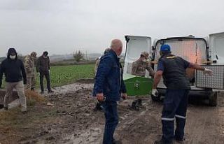Öldürdüğü arkadaşlarıyla fotoğraf çektirmiş
