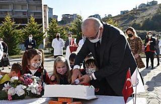 OMÜ Vakıf Koleji’nde Öğretmenler Günü