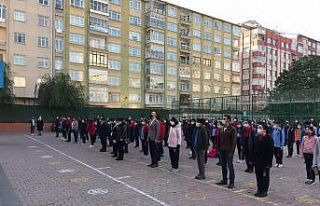 Ortaokul öğrencileri uzaktan eğitim ile 20 günde...