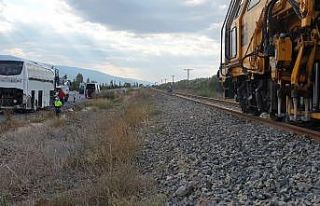 Otobüs kazasında zarar gören demiryolu onarıldı