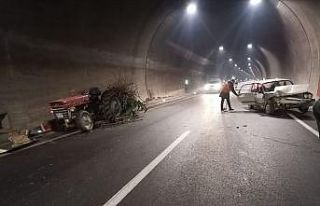 Otomobil ile traktör çarpıştı: 3 yaralı