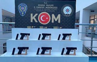 Otomobilde 6 ruhsatsız tabanca ele geçirildi