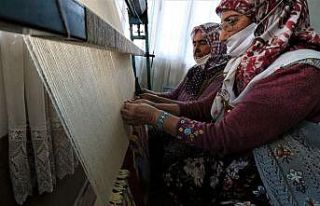 (Özel) Attıkları düğümle dünyada halıcılığa...