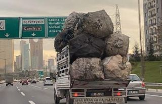 (Özel) Çuval yüklü kamyonet TEM’de tehlike saçtı