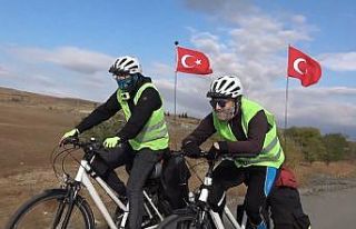 (Özel haber) Ata’ya saygı sürüşü yapan iki...