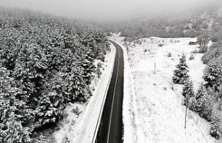(Özel Haber) Karla kaplanan Tekçam Geçidi görsel...