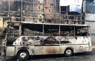 (Özel) İstanbul’da midibüsün kundaklandığı...