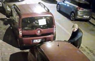 (Özel) İstanbul’da otomobilin camlarını kırıp...