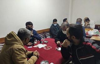 (Özel) Kağıthane polisinden ruhsatsız kıraathaneye...
