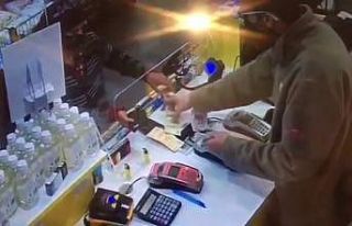 (Özel) Kasiyerin dikkati tırnakçının oyununu...