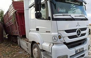 Pancar yüklü tır, cip ile çarpıştı: 2 yaralı