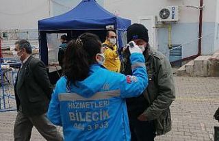 Pazaryeri’nde vatandaşlar pazara 25’şer kişilik...