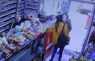 Pişkinliğin bu kadarına da pes: Yolda yürüyen...