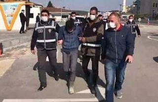Plakasız araçla yol kesip yağma yapan 2 şahıs...