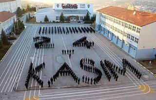 Polis adayları ‘24 Kasım’ yazılı koreografi...