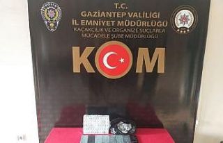 Polis telefon kaçakçılarına göz açtırmıyor