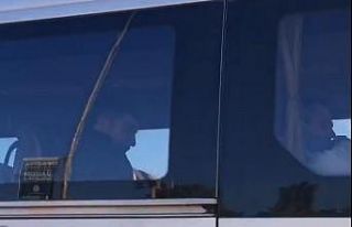 Polisi görünce maskelere sarıldılar