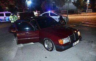 Polisin dur ihtarına uymayan sürücü otomobili...