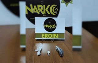 Polisin durdurduğu otomobildeki şahısların üzerinden...