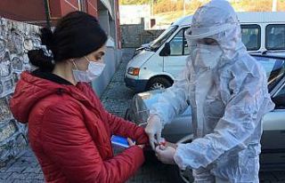 Pozitif vakalar ile temaslılara bileklik takma uygulaması...