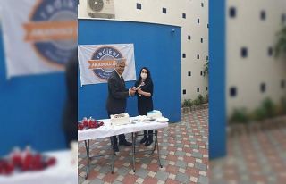 Radikal Eğitim’in öğretmenlerine çiçekli tebrik