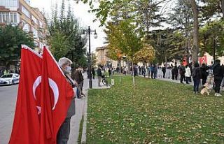 Saat dokuzu beş geçe hayat durdu