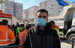 Saglık memuru, nöbete gitmek için hazırlanırken...