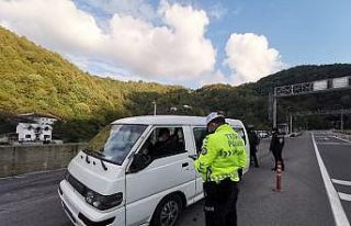 Salgınla mücadelede emniyet ekipleri hız kesmiyor