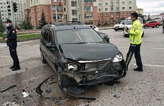 Samsun’da kavşakta iki araç çarpıştı: 1 yaralı