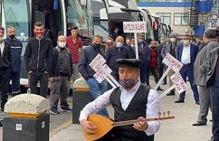 Sanatçı Aydın Aydın’dan çarpıcı eylem