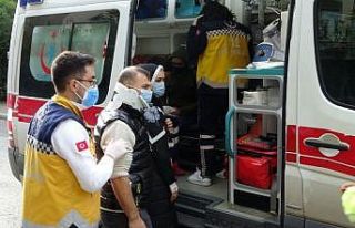 Sancaktepe’de ticari taksi kamyonete çarptı: 2...