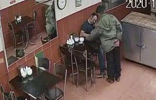 Sandalyede uyuyakaldı; telefonu kaptırdı: O anlar...