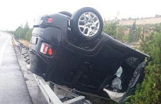 Şanlıurfa’da otomobil bariyerlere çarptı: 1...