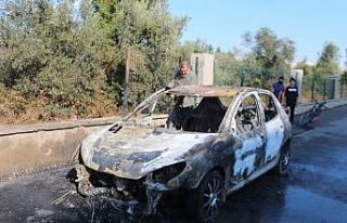 Satmaya hazırlandığı otomobili alev alev yandı