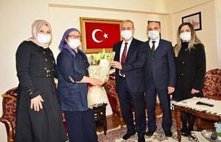 Şehit Aybüke öğretmenin annesini yalnız bırakmadılar