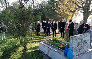 Şehit öğretmen kabri başında anıldı