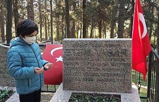 Şehit öğretmen mezarı başında anıldı