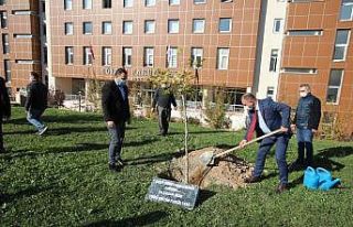 Şehit öğretmenleri unutmadılar