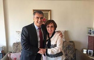 Şenol Güneş ilkokul öğretmenini ziyaret etti