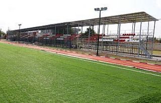 Sentetik çim saha ve tribünler hizmete girdi