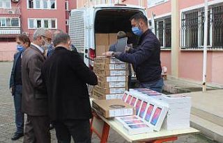 SEY Vakfı Piraziz ilçesine 110 adet bilgisayar bağışında...