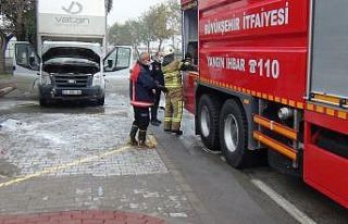 Seyir halindeki kamyonet alevlere teslim oldu