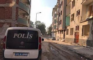 Silahla oynarken kendini vurdu