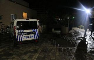 Site otoparkında silahlı saldırıya uğrayan kişi...