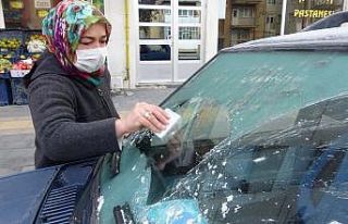 Sivas adeta dondu, arabaların camları buz tuttu