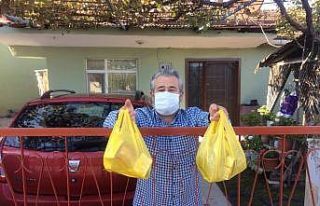 Sokağa çıkamayan yaşlıların imdadına yetişti